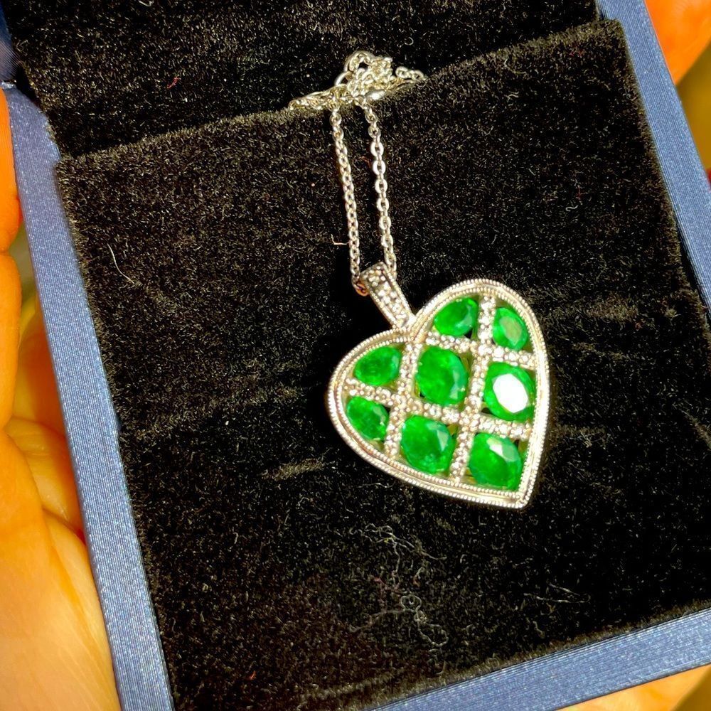14k emerald heart pendant